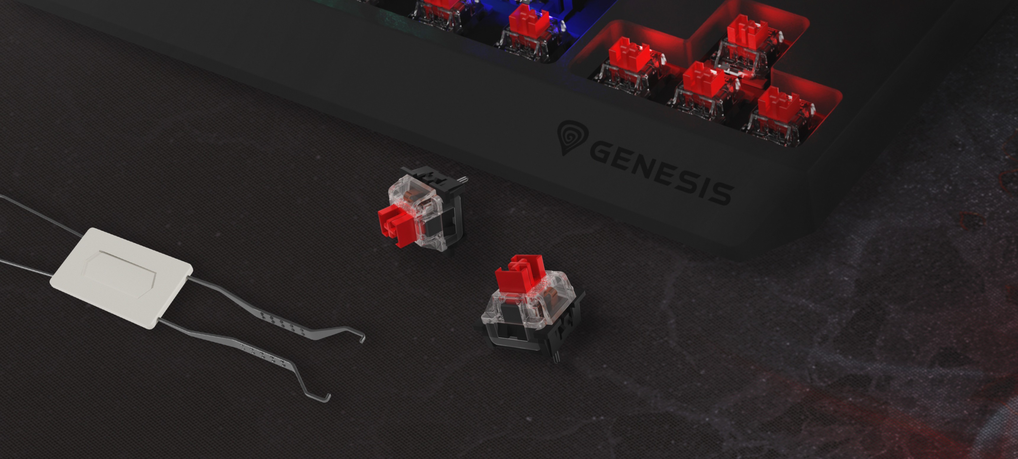 Близък план на геймърската клавиатура Genesis Thor 230 TKL Lite с червени механични превключватели Outemu и инструмент за изтегляне на превключватели