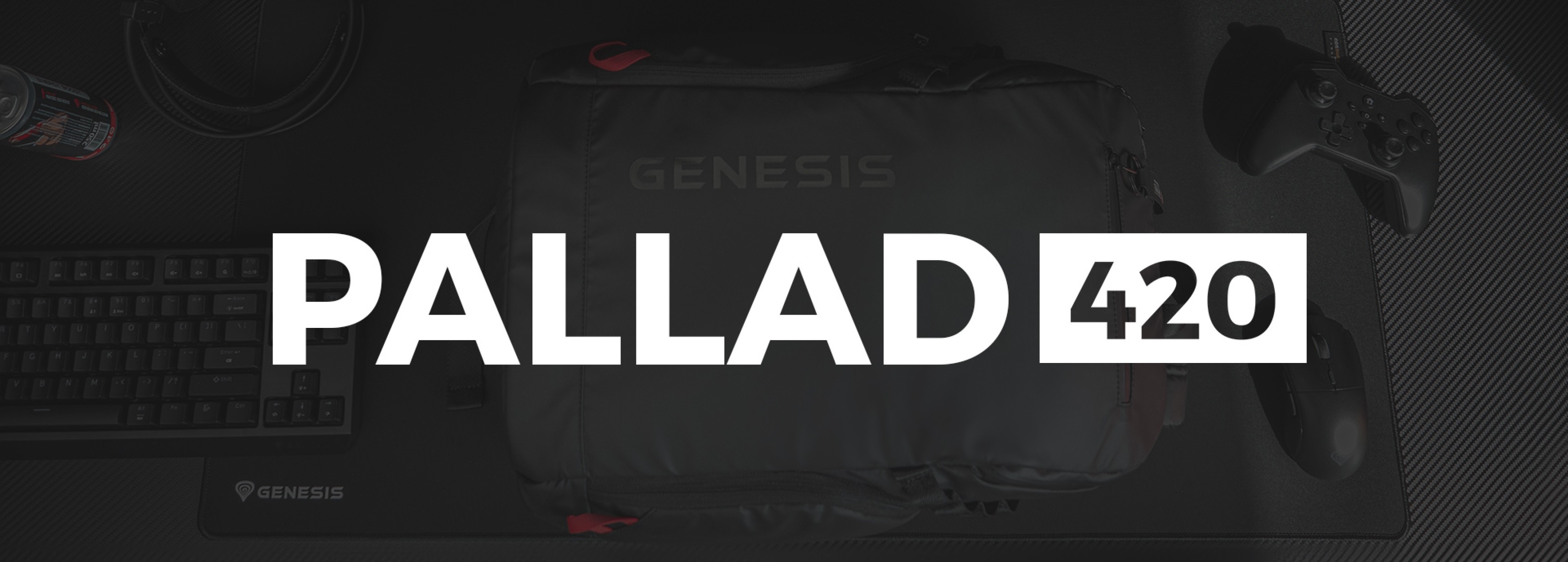 Черна раница за лаптоп Genesis Pallad 420, предназначена за 15,6" лаптопи, с капацитет 18L, поставена върху бюро за игри
